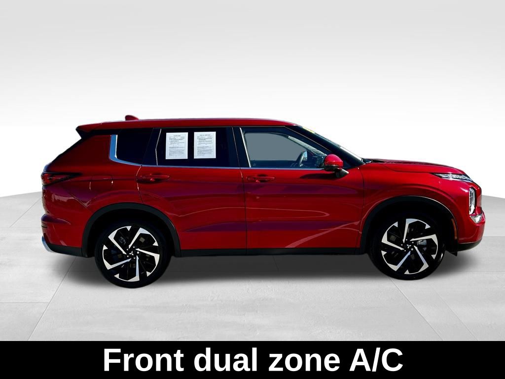 2023 Mitsubishi Outlander SE photo 4