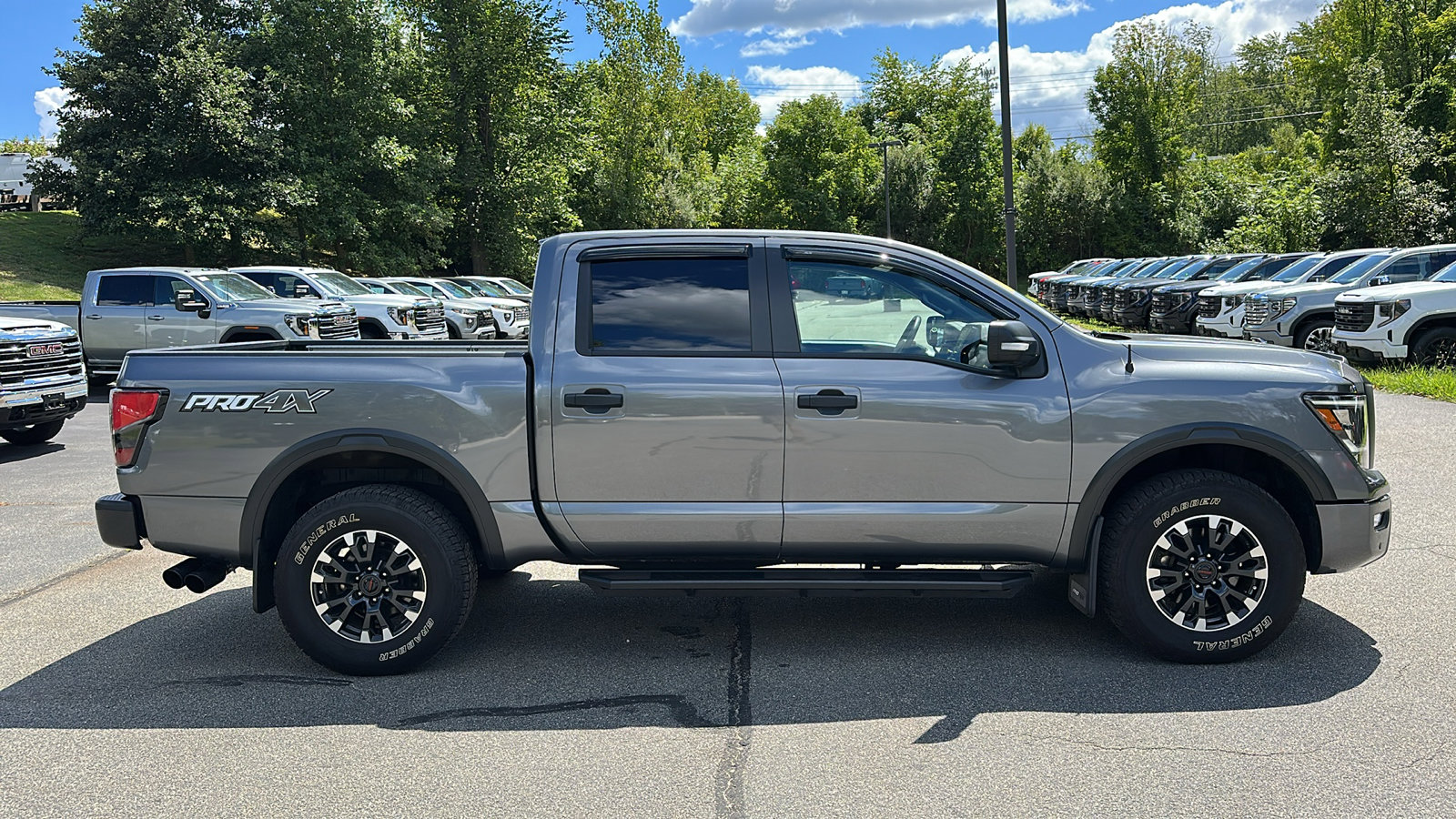 2021 Nissan Titan PRO-4X photo 3