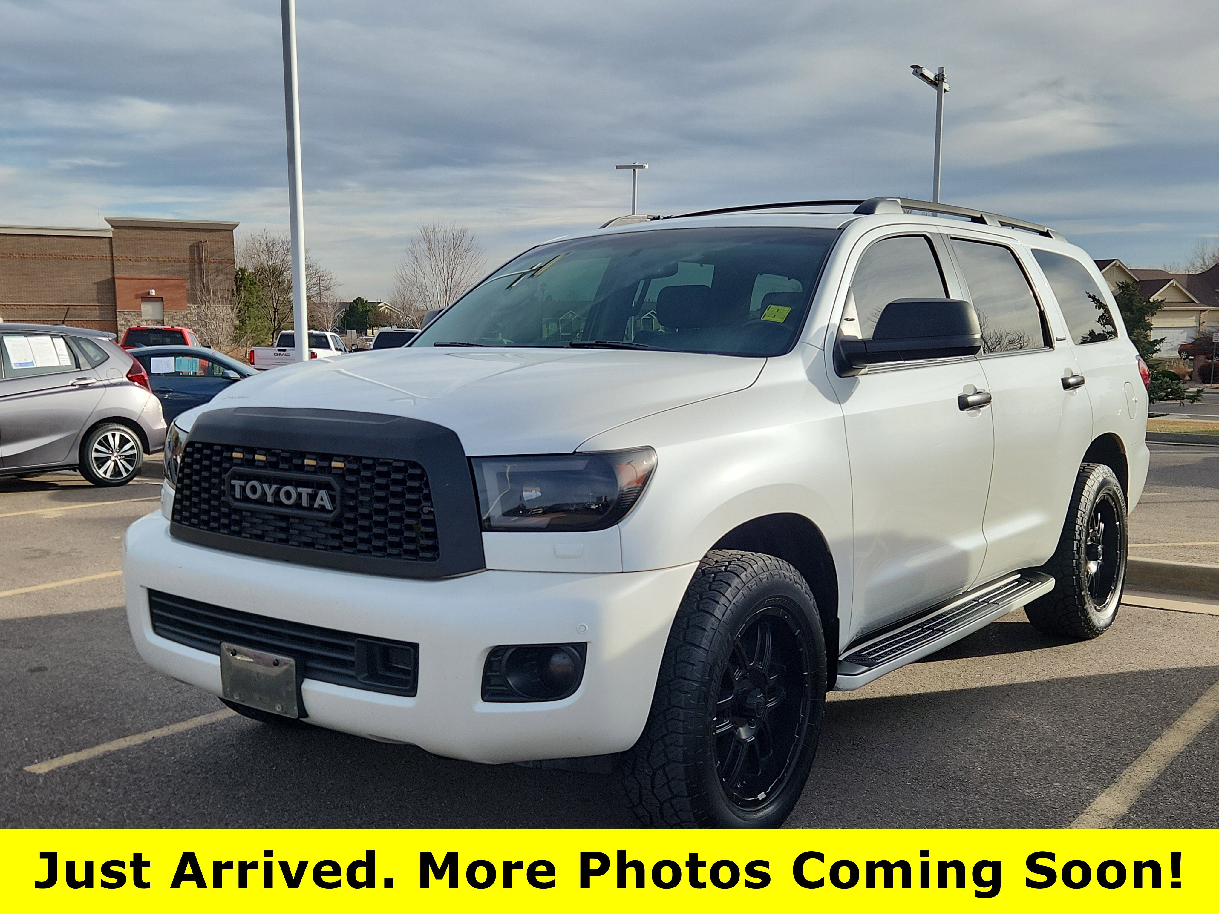 2014 Toyota Sequoia Platinum's photo