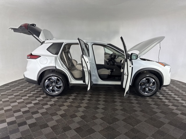 2024 Nissan Rogue SV photo 12
