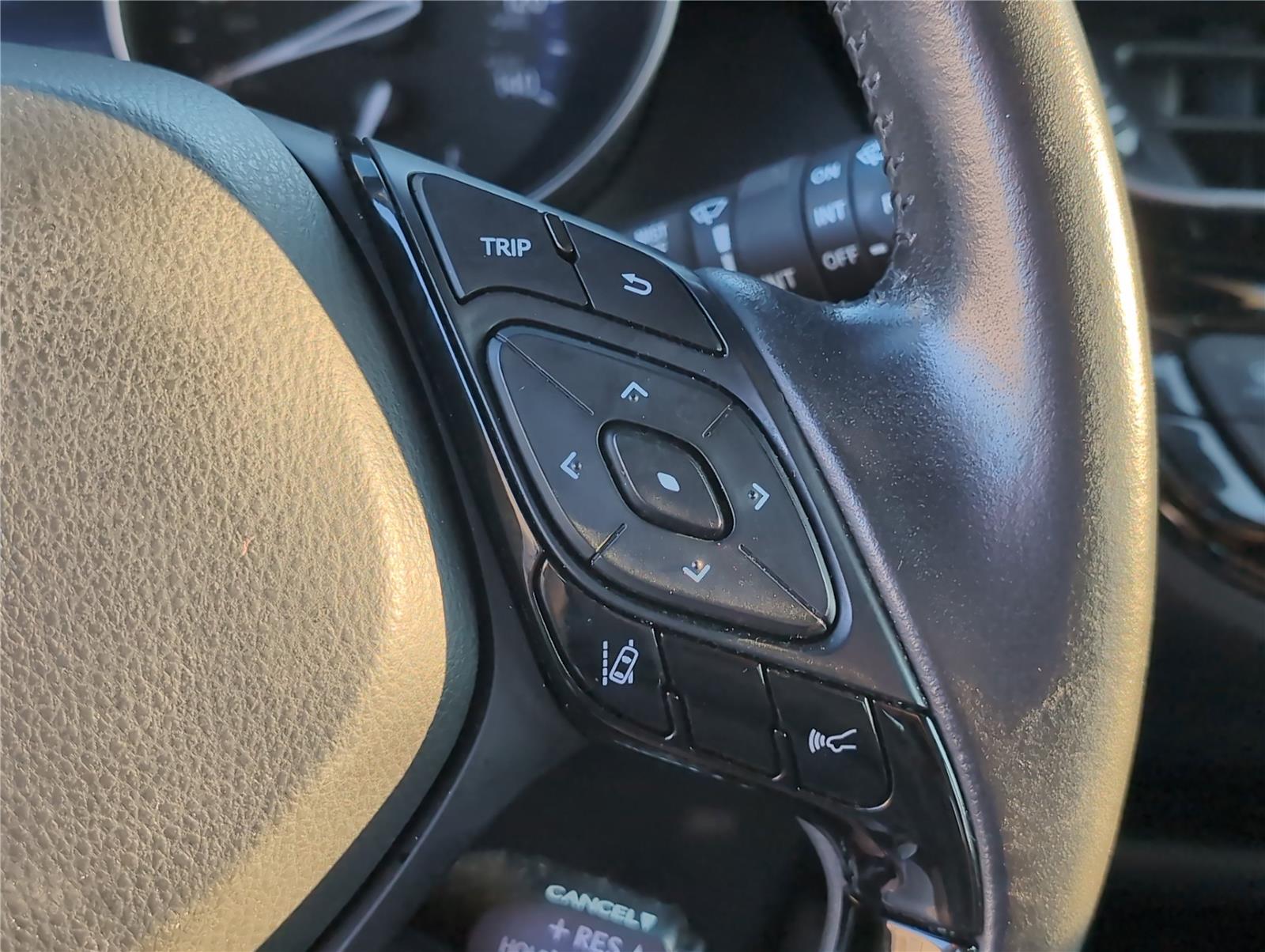 2021 Toyota C-HR LE photo 20