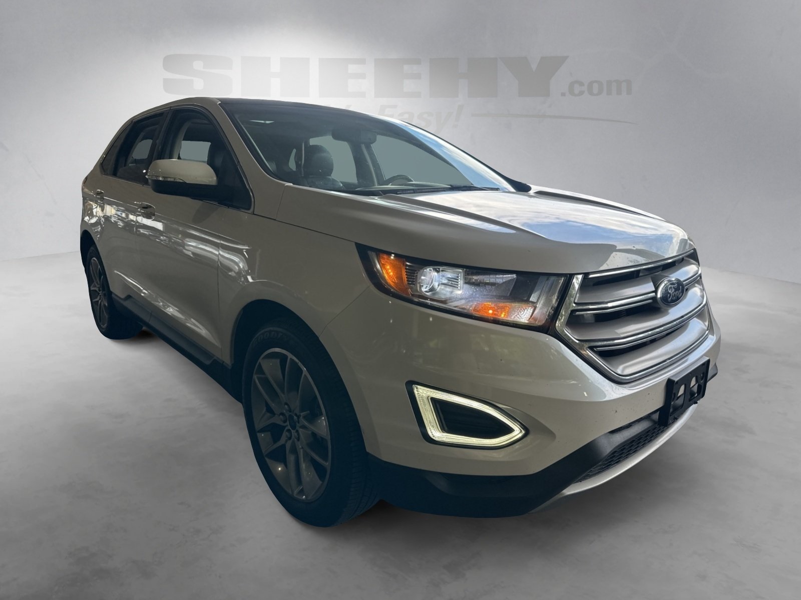 2017 Ford Edge Titanium photo 2