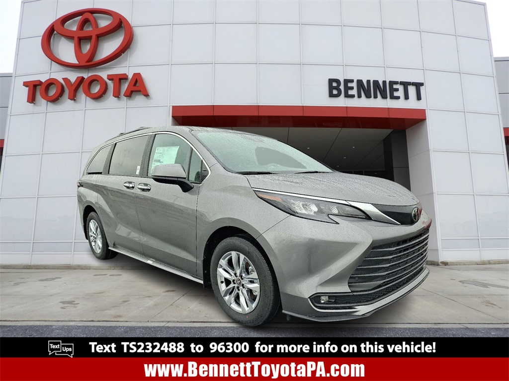 2026 Toyota Sienna XLE's photo