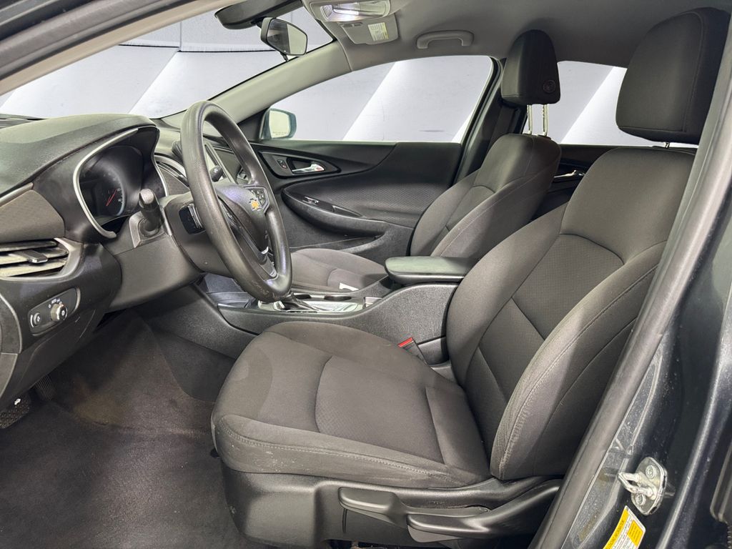 2018 Chevrolet Malibu photo 7