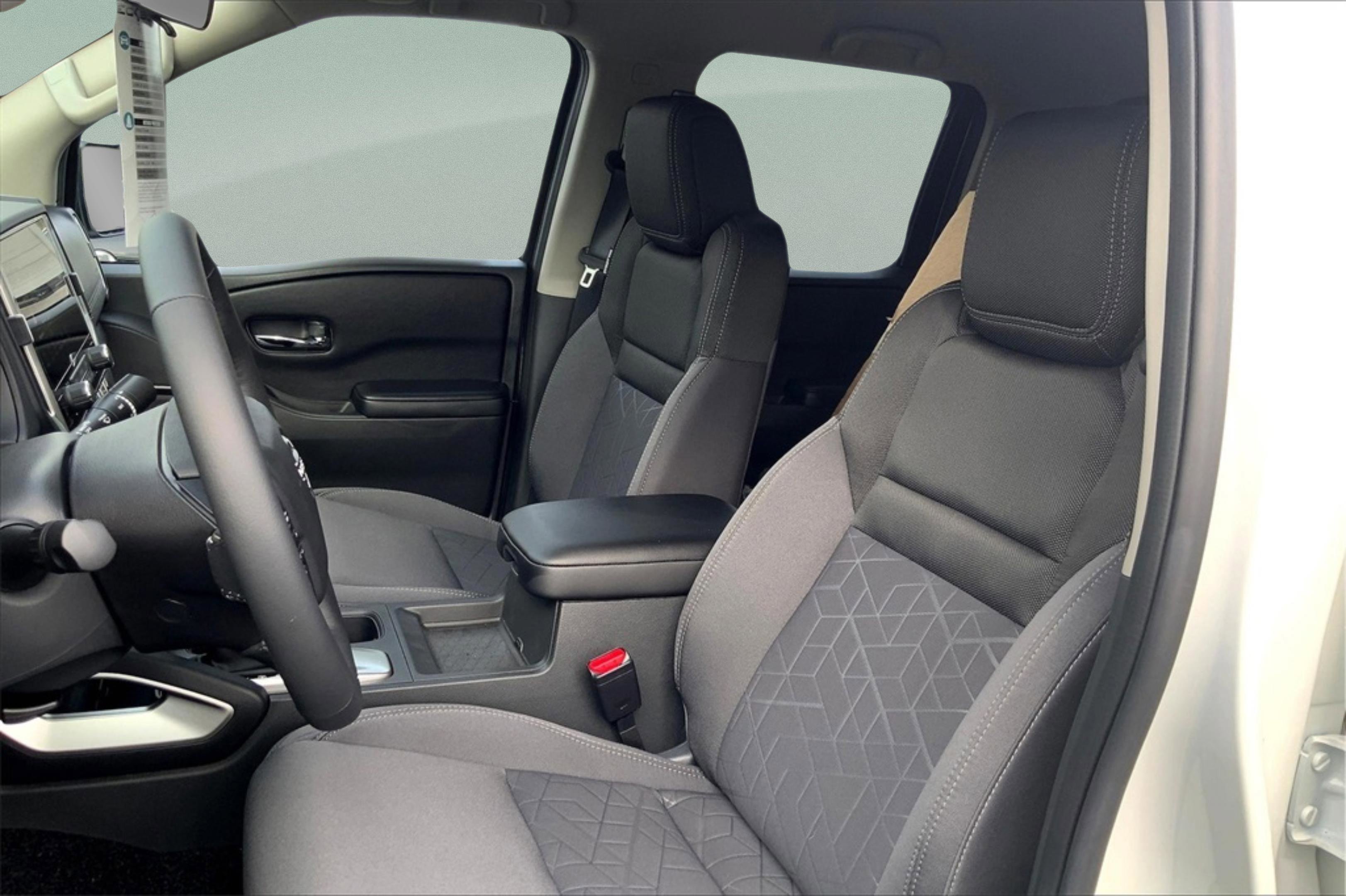 2025 Nissan Frontier SV Crew Cab photo 9