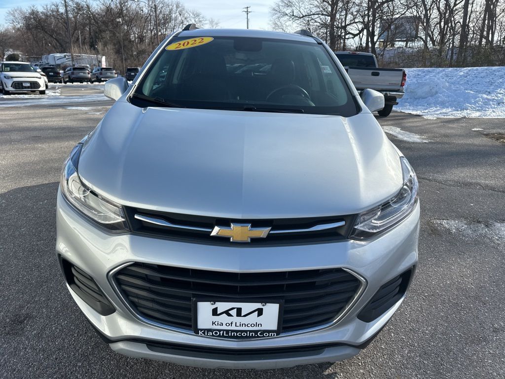 2022 Chevrolet Trax LT photo 2