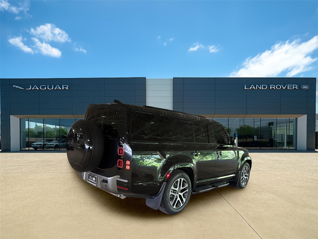 2025 Land Rover Defender 130 X-Dynamic SE photo 3