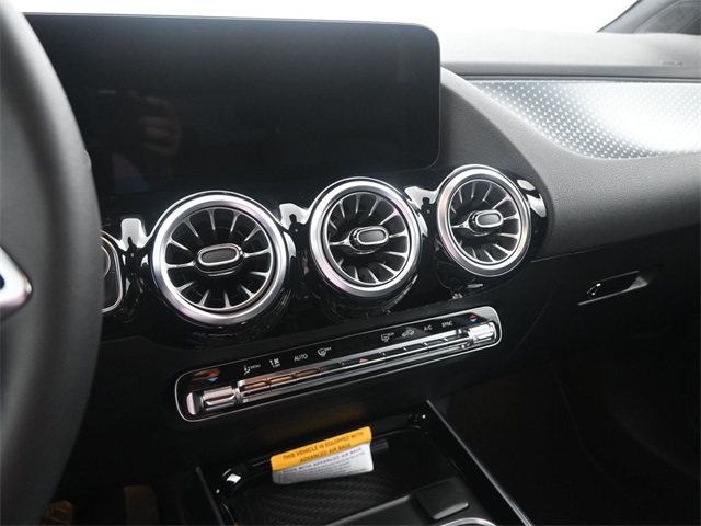 2025 Mercedes Benz GLA 250 photo 3