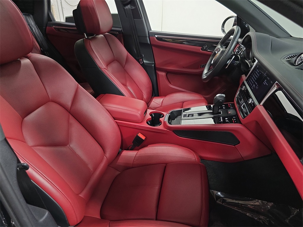 2023 Porsche Macan T photo 25