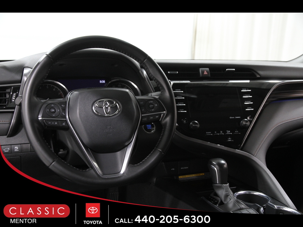 2020 Toyota Camry XLE photo 3