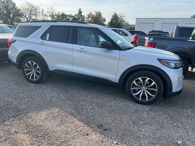 2026 Ford Explorer ST-Line photo 3