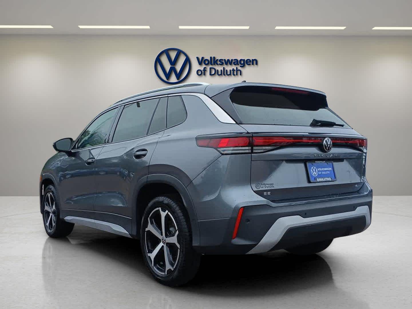 2025 Volkswagen Tiguan SE photo 3