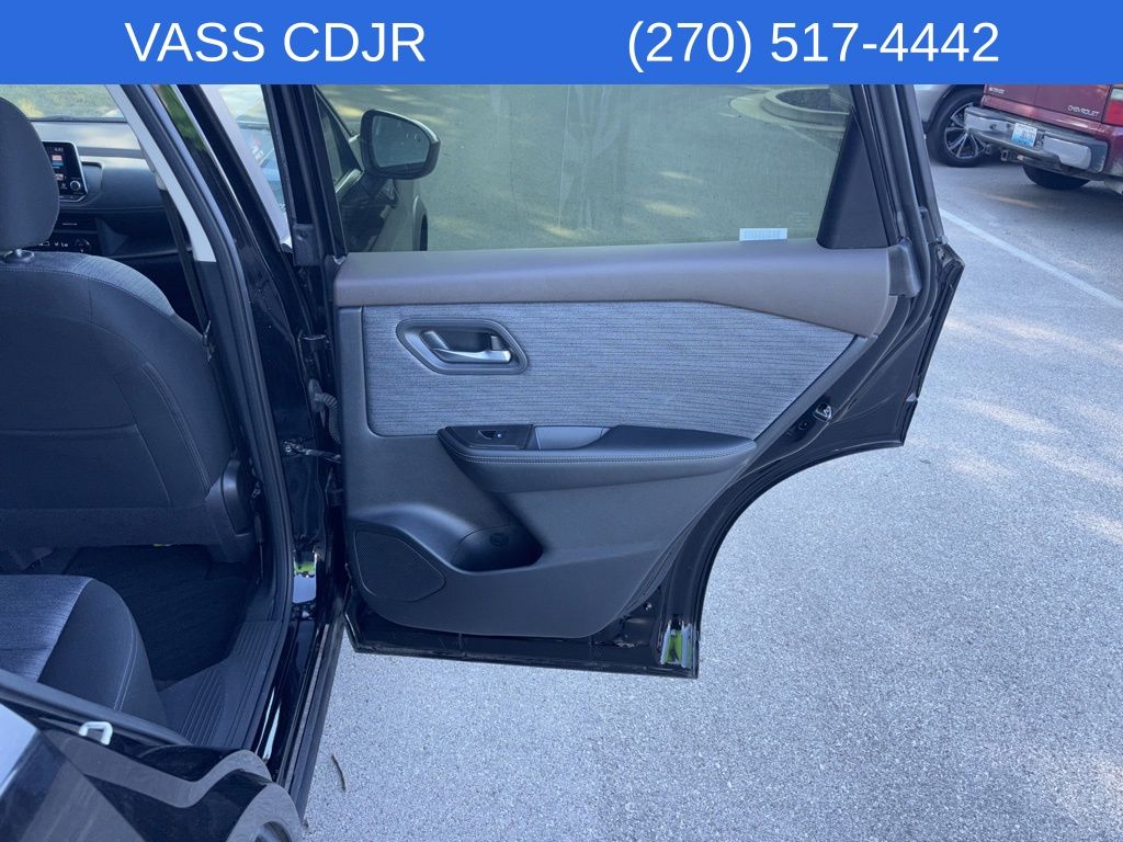 2023 Nissan Rogue SV photo 28