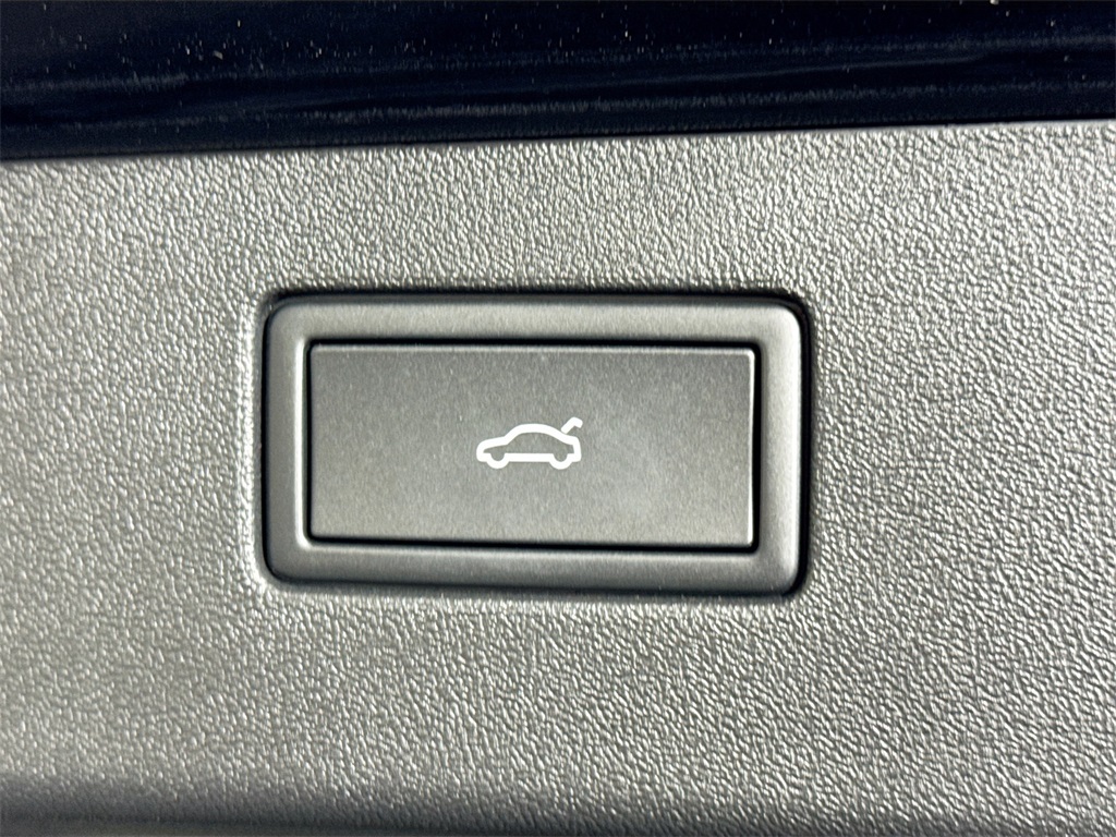 2025 Volkswagen Tiguan SE photo 17
