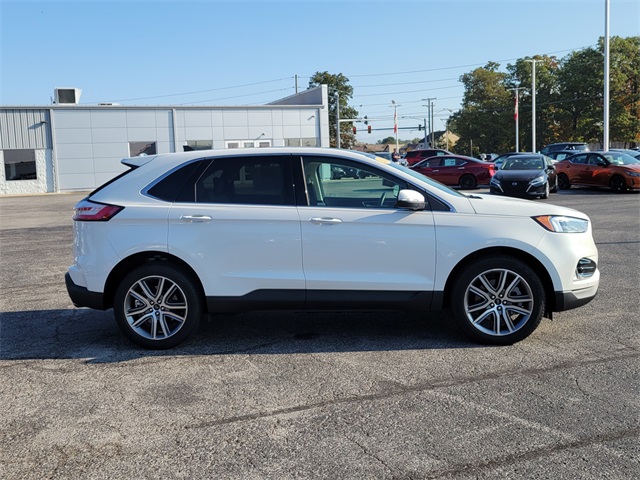 2024 Ford Edge Titanium photo 4