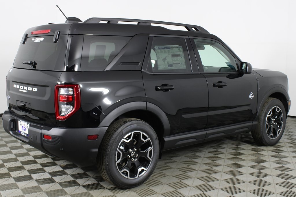 2025 Ford Bronco Sport Outer Banks photo 3