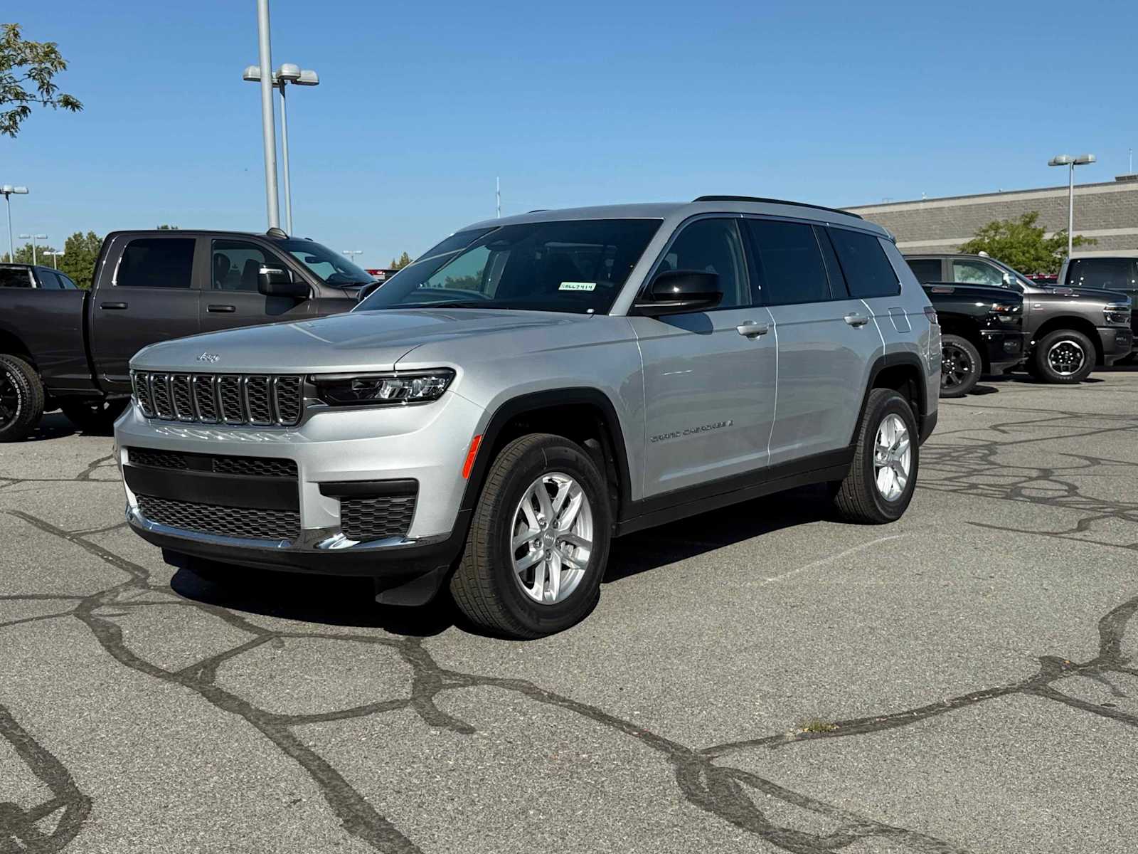 2025 Jeep Grand Cherokee L Laredo's photo