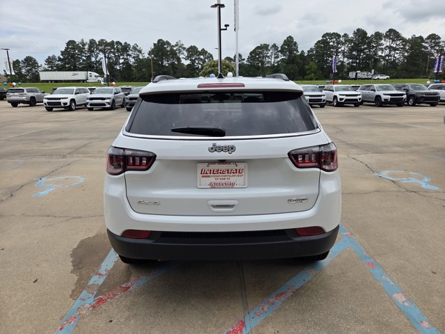 2025 Jeep Compass Latitude photo 4