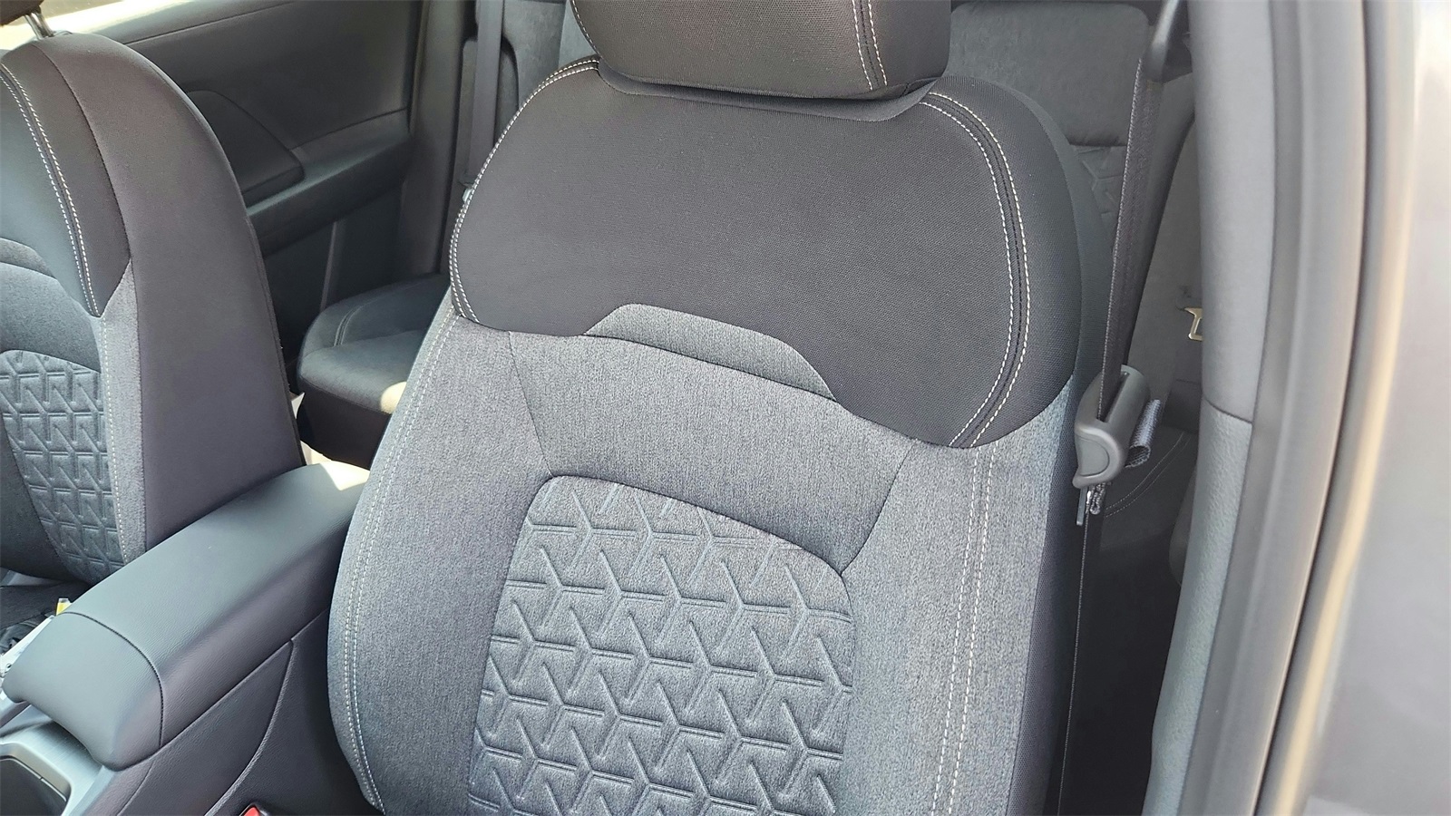 2026 Nissan Kicks SV photo 14