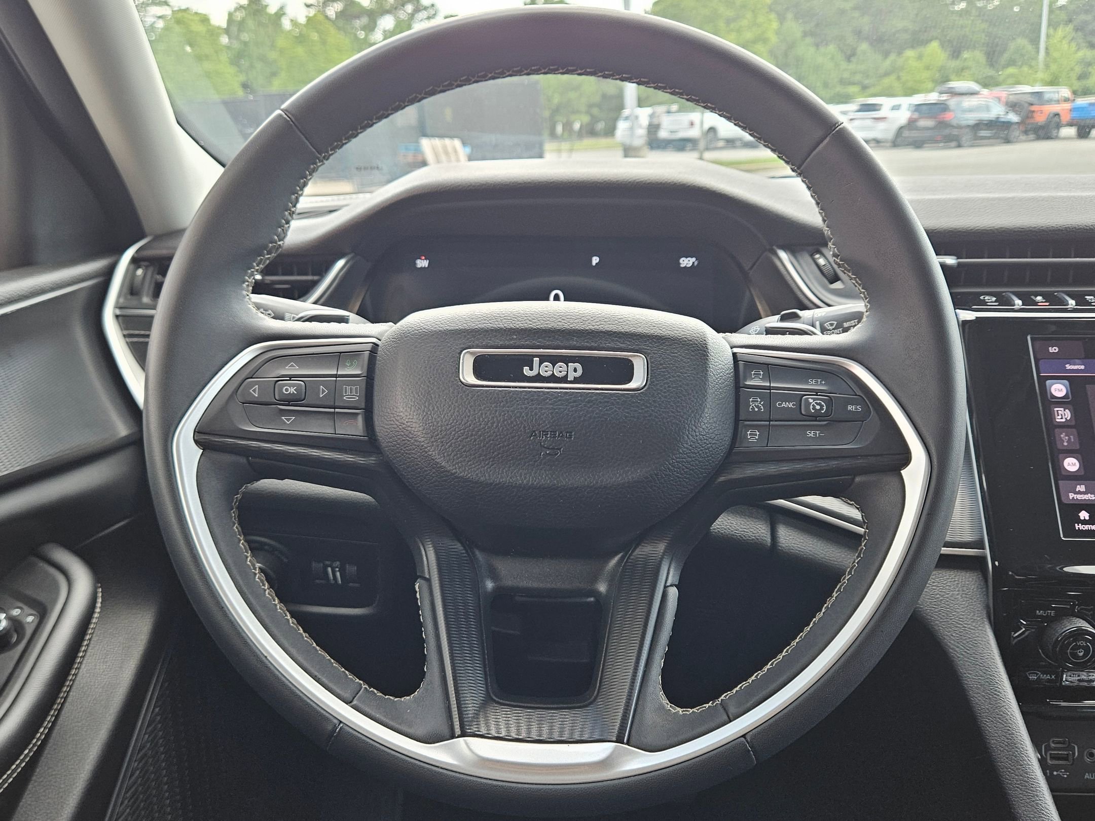 2023 Jeep Grand Cherokee Laredo photo 14