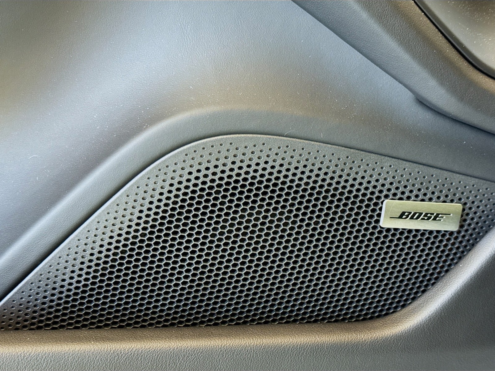2025 Porsche Taycan 4S photo 12