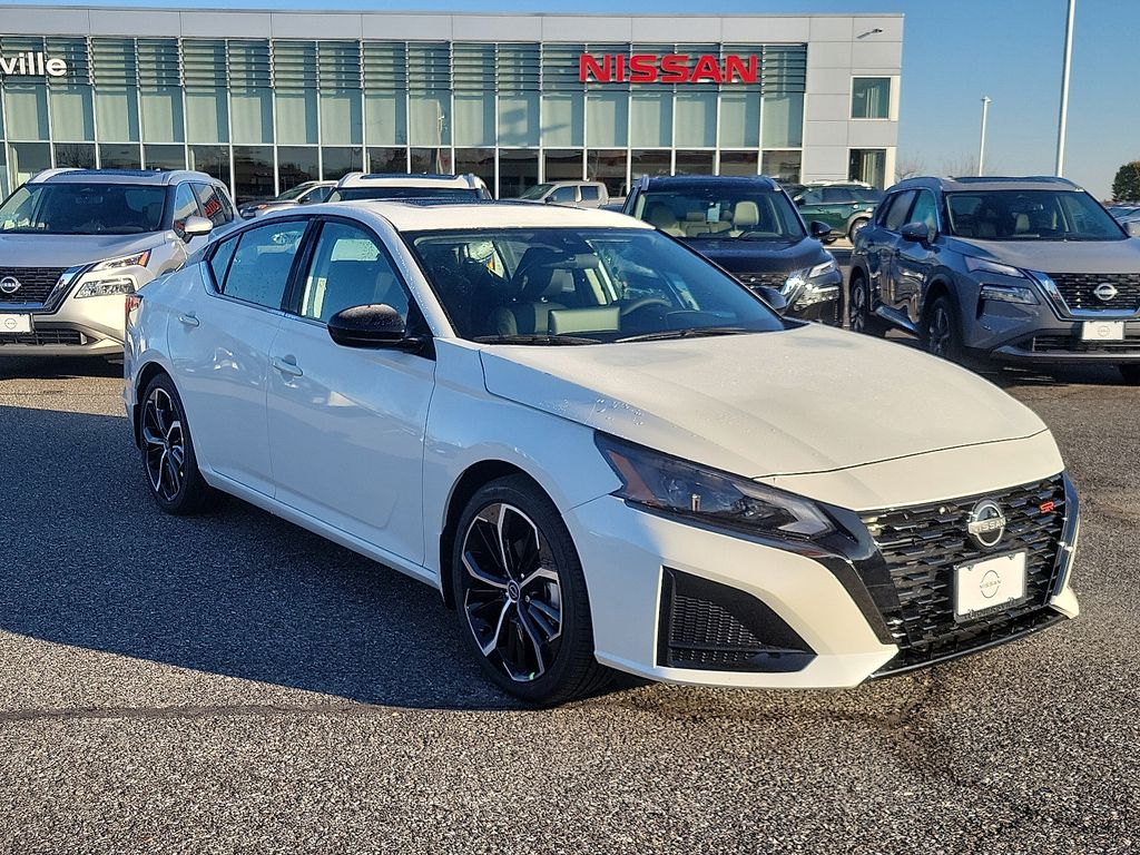 2025 Nissan Altima 2.5 SR photo 2
