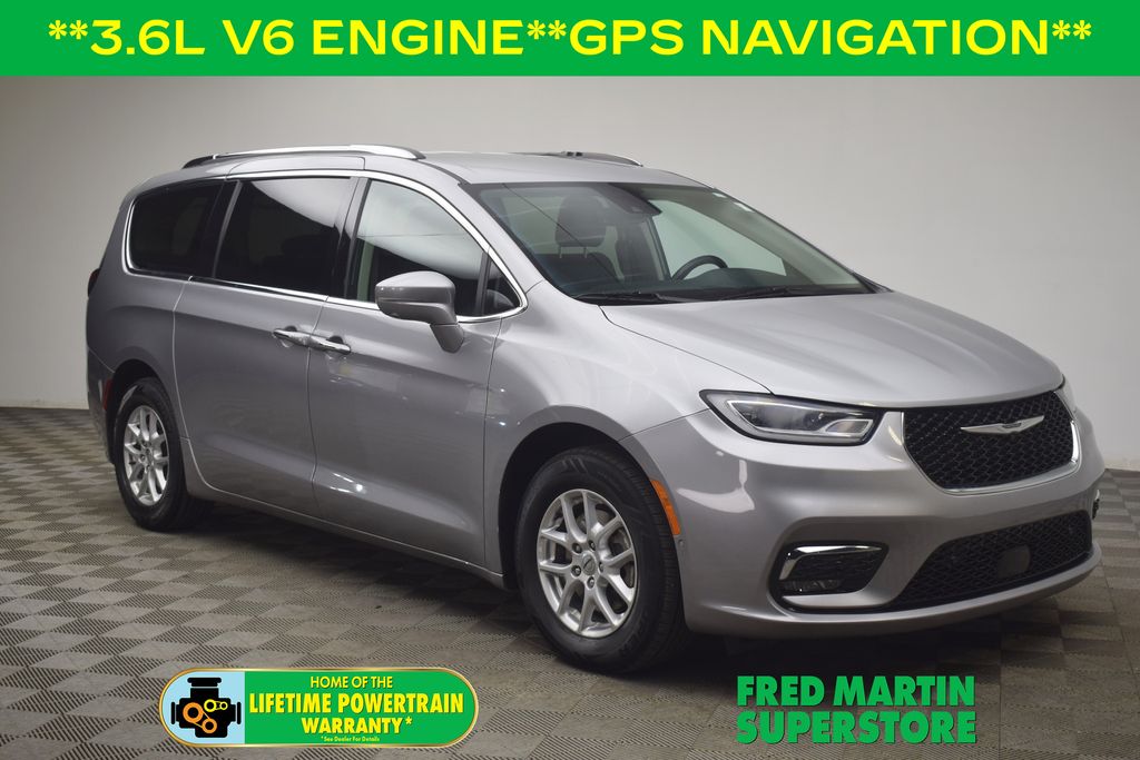 2021 Chrysler Pacifica Touring L's photo