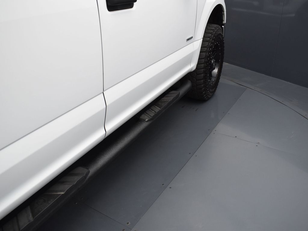 2015 Ford F-150 XLT photo 21