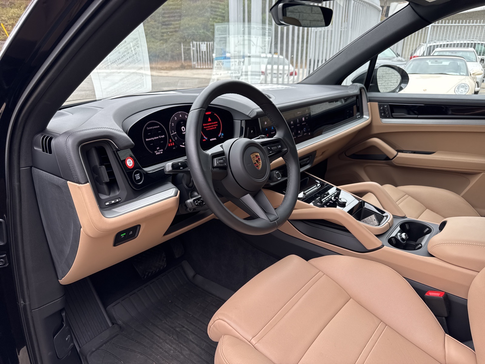 2024 Porsche Cayenne Base photo 6