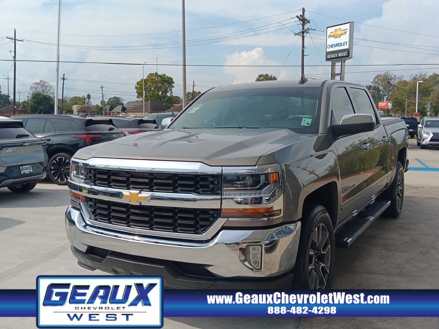 2017 Chevrolet Silverado 1500 LT photo 3