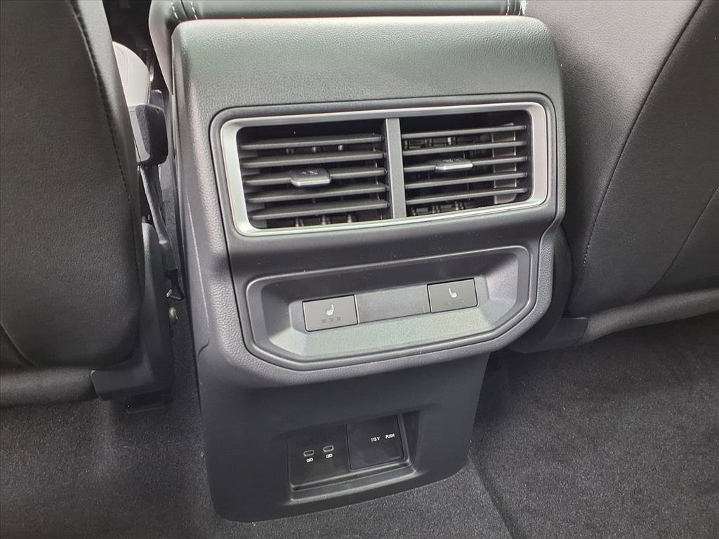 2026 Volkswagen Atlas Cross Sport SEL R-Line photo 4