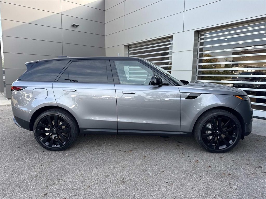 2025 Land Rover Range Rover Sport SE photo 8