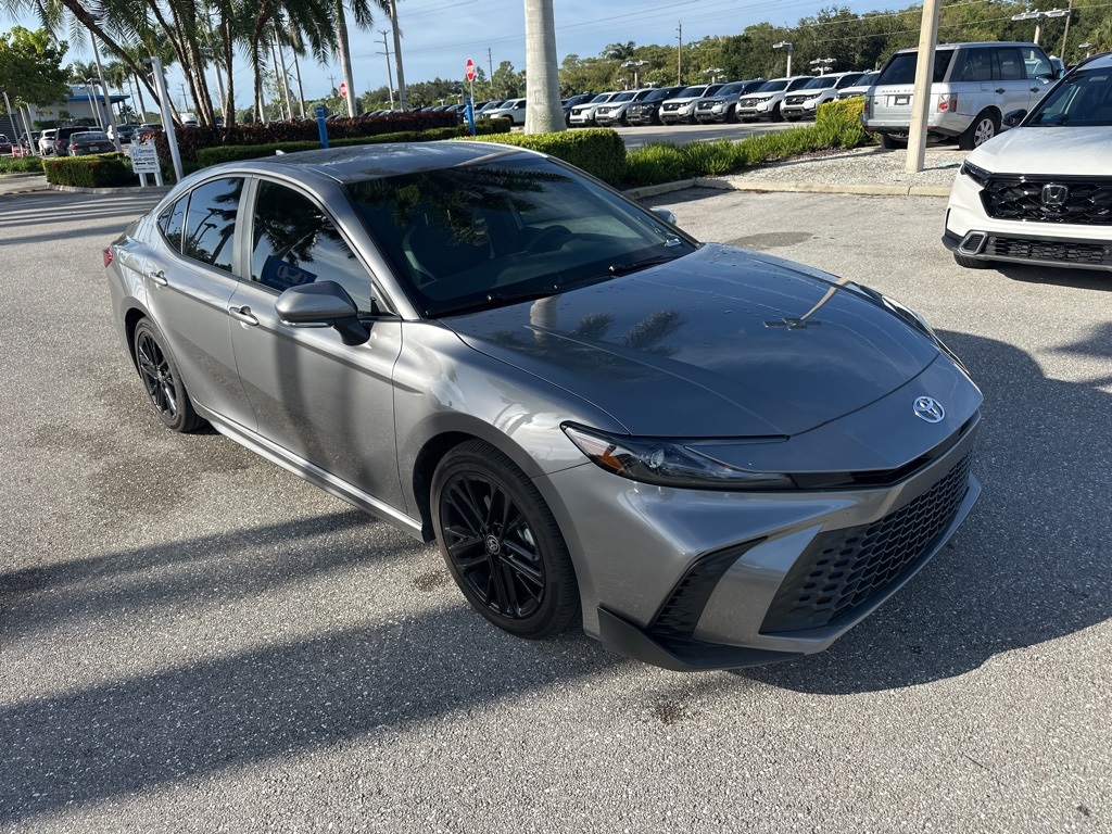 2025 Toyota Camry SE photo 6