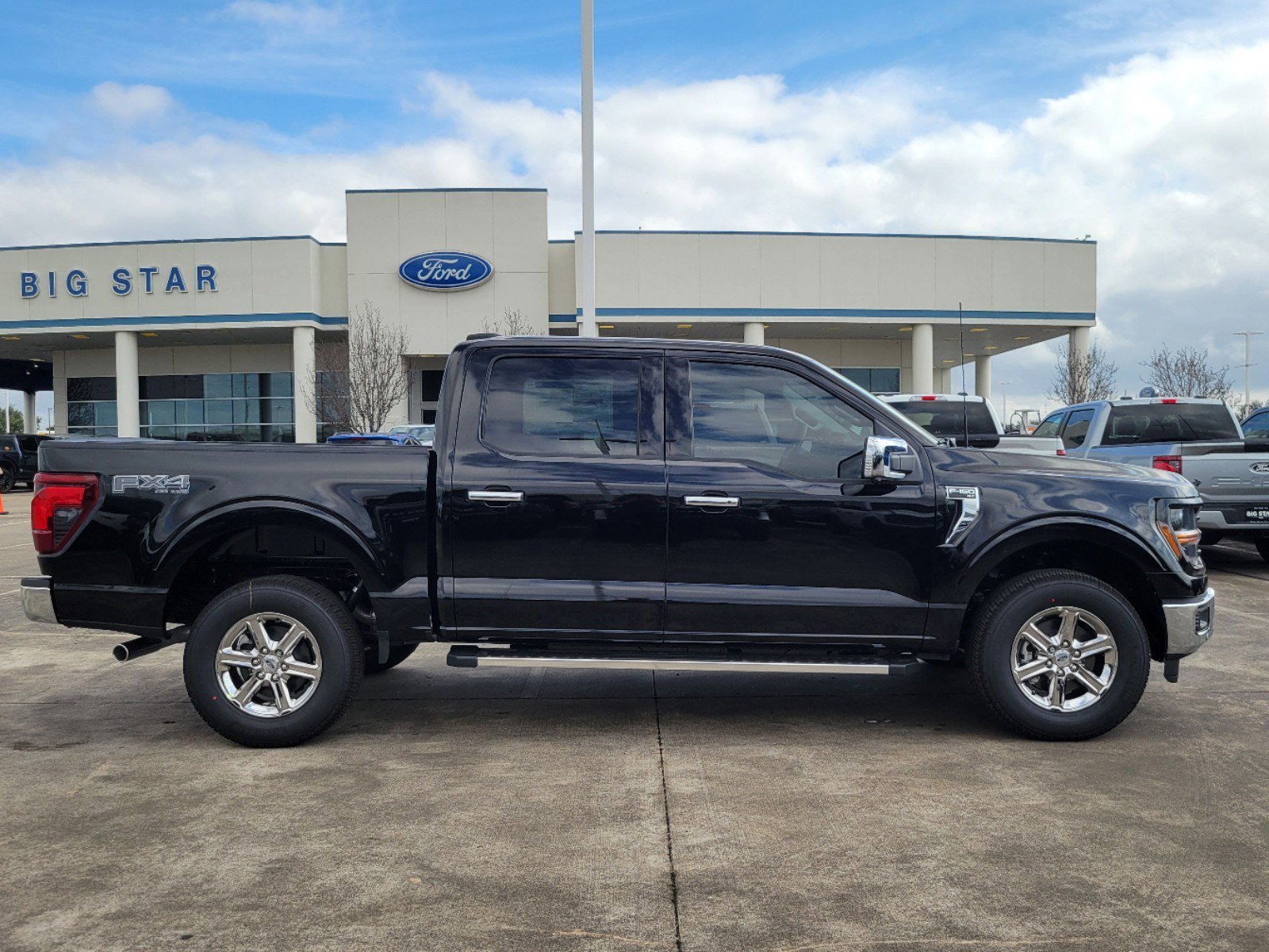 2025 Ford F-150 XLT photo 3