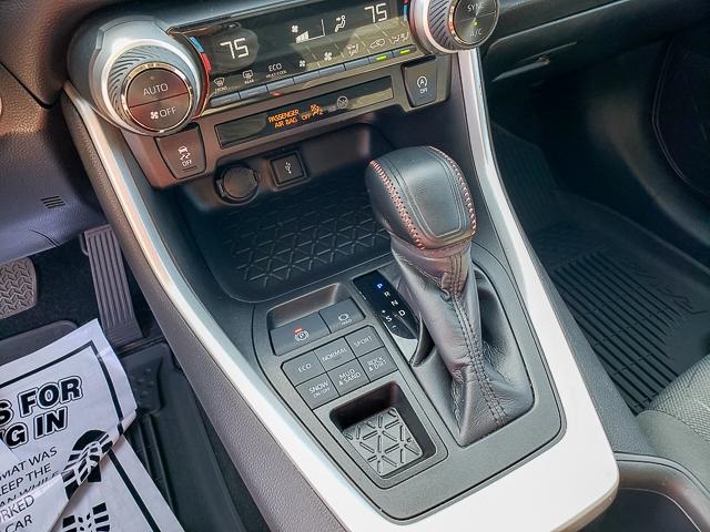 2022 Toyota RAV4 XLE photo 7