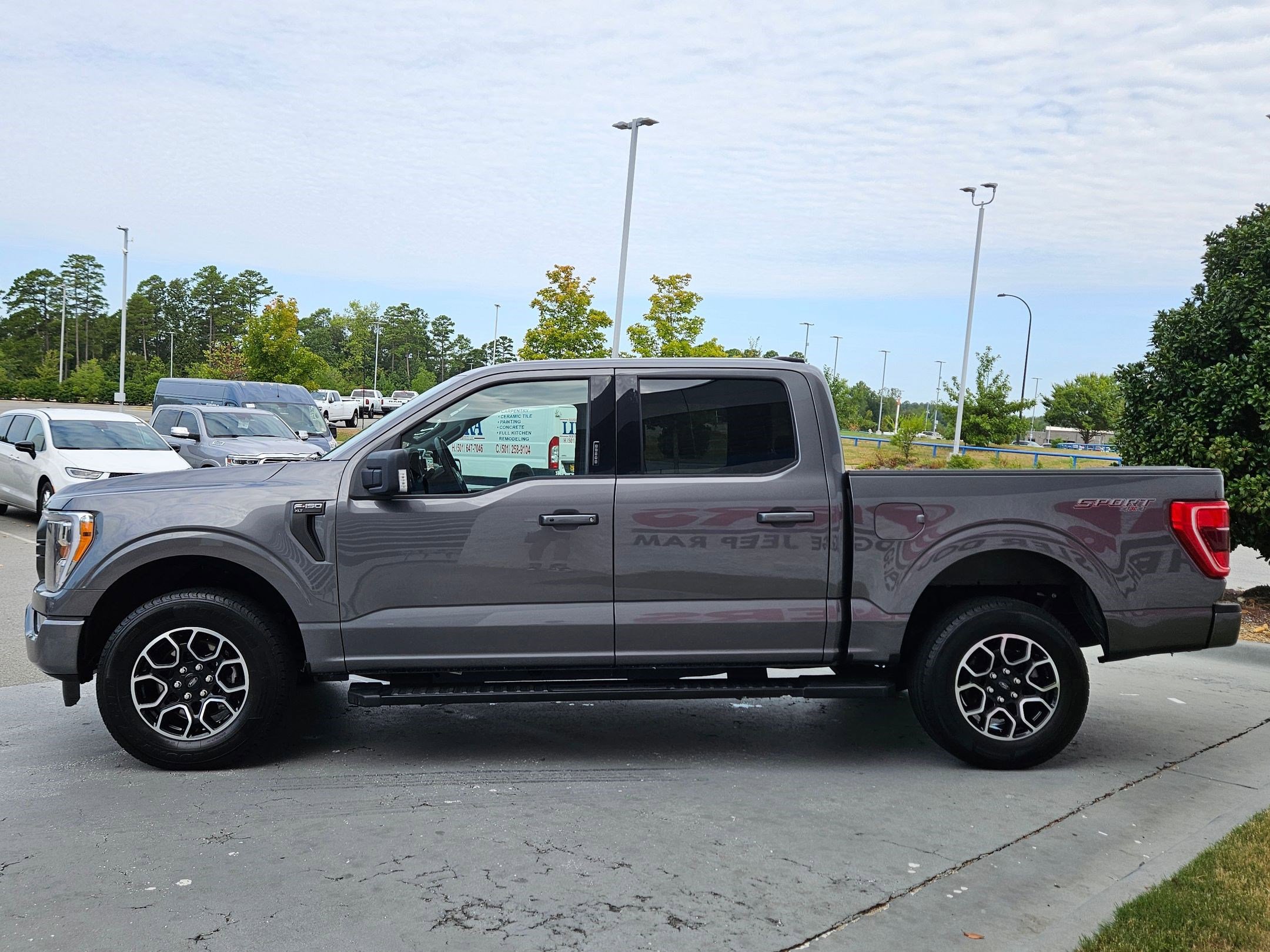 2023 Ford F-150 XLT photo 4
