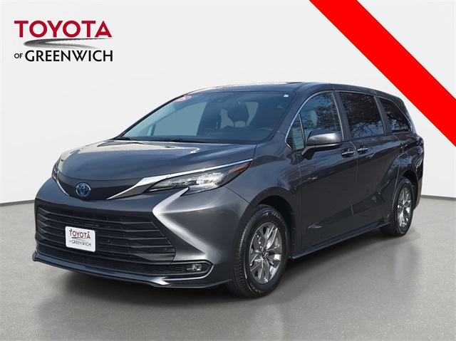 2025 Toyota Sienna XLE's photo