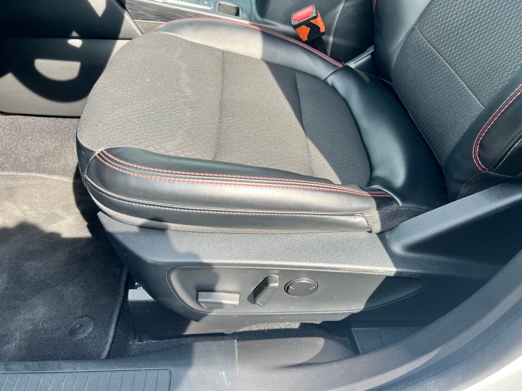 2024 Ford Escape Hybrid ST-Line Select photo 4