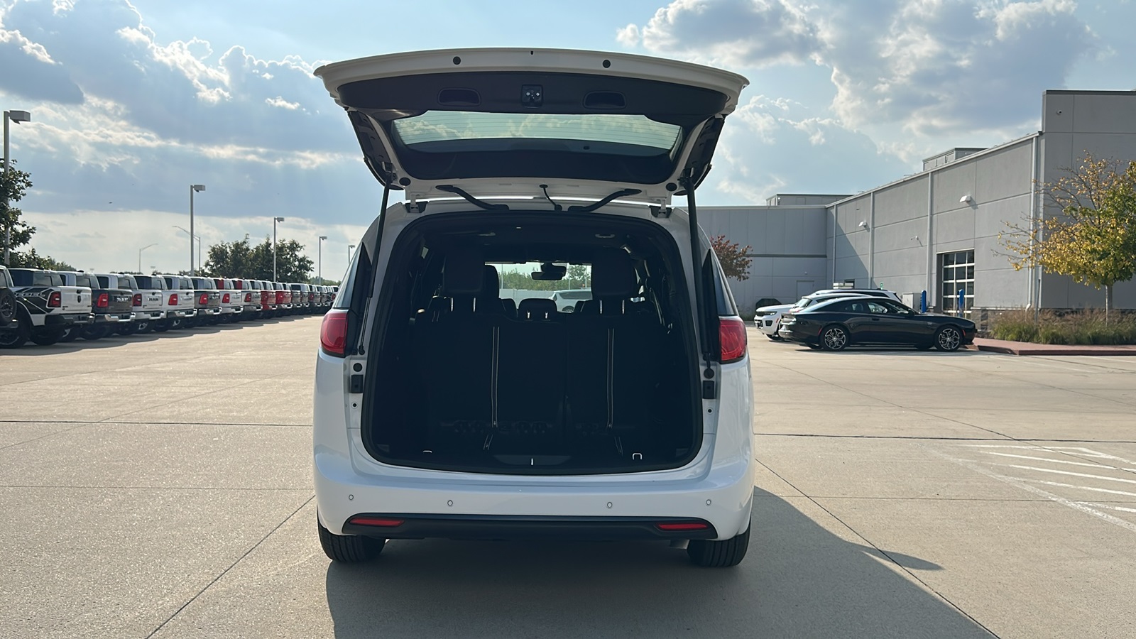 2026 Chrysler Voyager LX photo 17