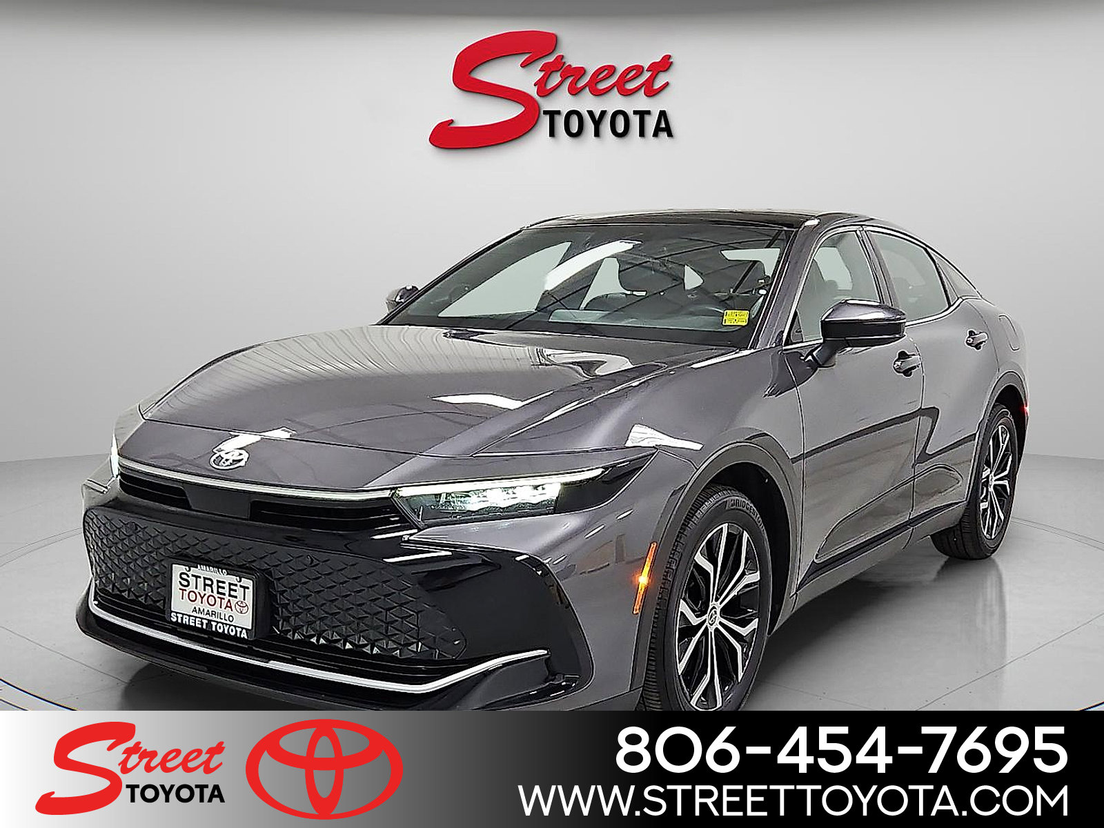 2024 Toyota Crown Limited's photo