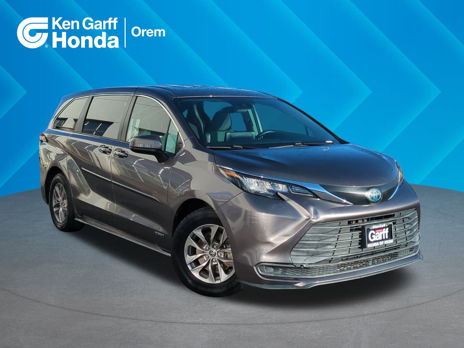 2021 Toyota Sienna LE's photo