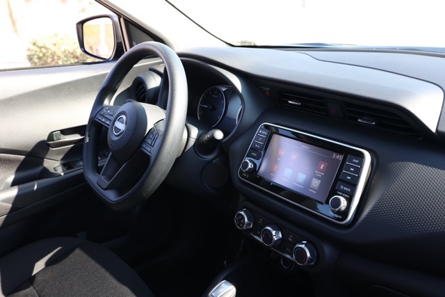 2025 Nissan Kicks Play S photo 18