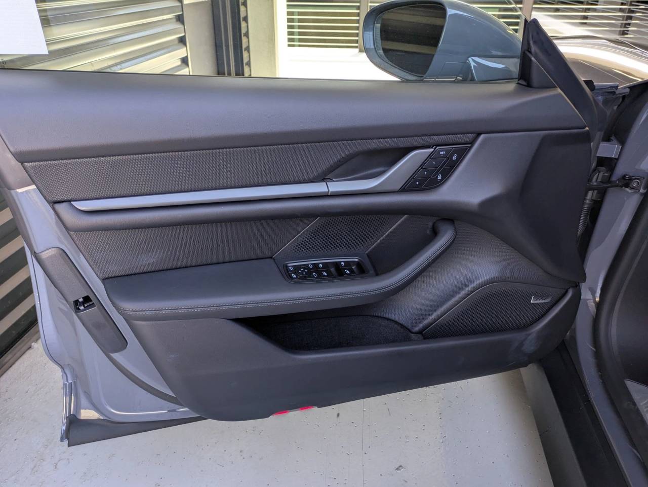 2025 Porsche Taycan 4 photo 13