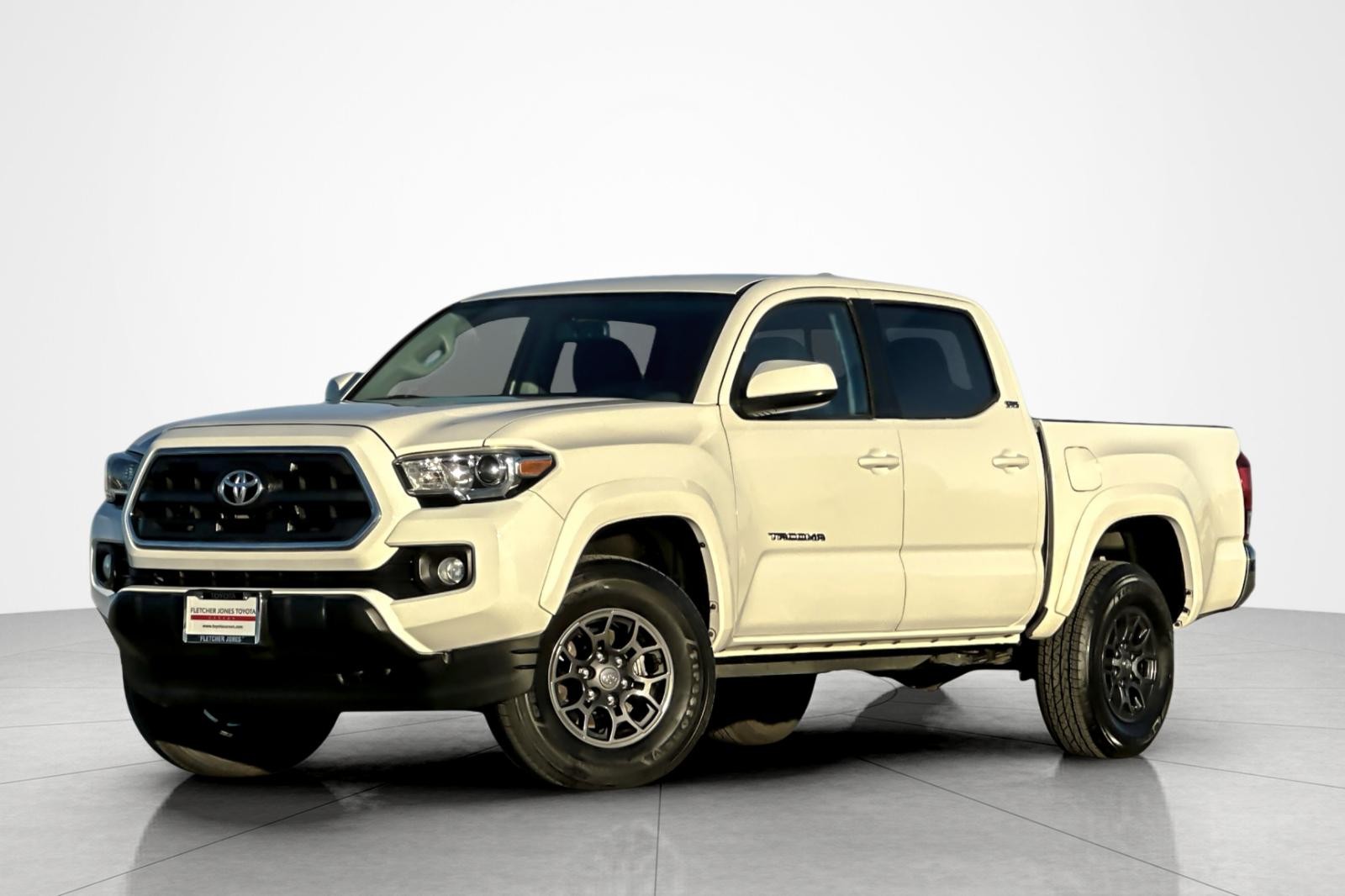 2017 Toyota Tacoma SR5's photo