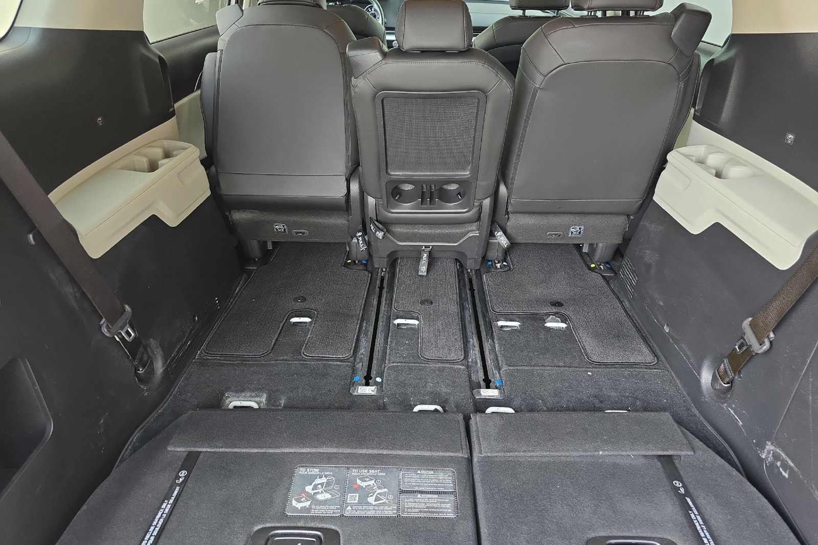 2024 Kia Carnival LX photo 15