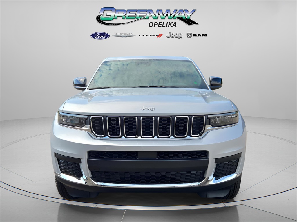 2025 Jeep Grand Cherokee Laredo photo 2