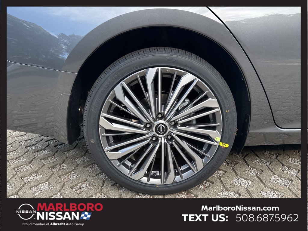 2025 Nissan Altima SL photo 8