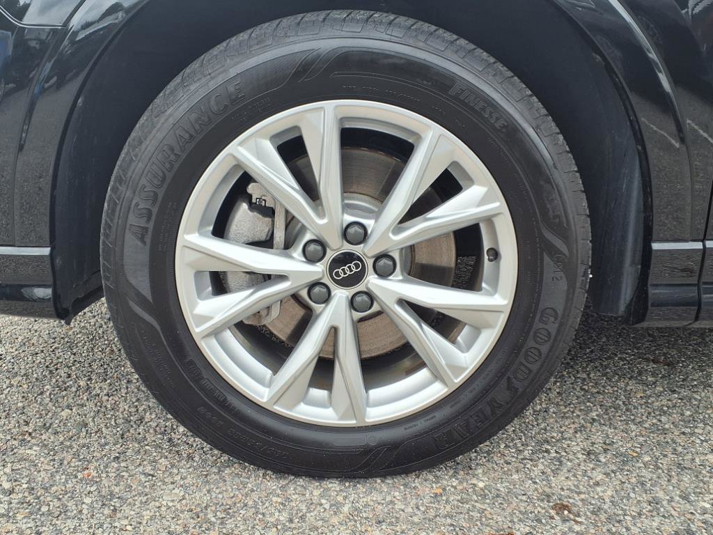 2022 Audi Q3 45 TFSI S line Premium photo 3