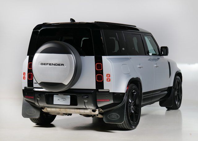 2024 Land Rover Defender 110 X-Dynamic SE photo 2