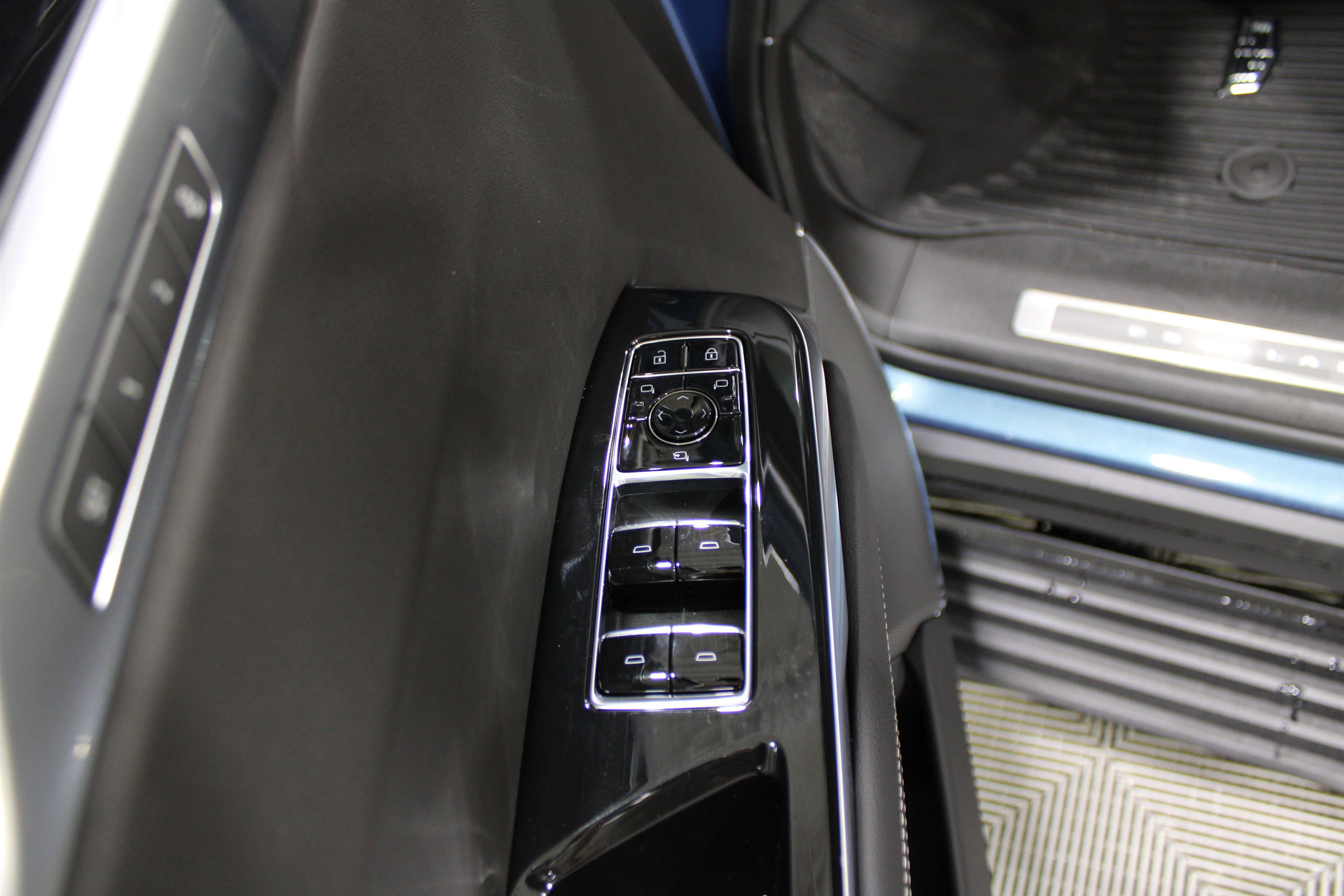 2026 Cadillac Escalade Sport photo 2